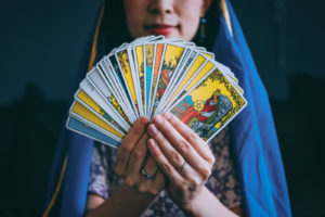 電話占いって何？直接行かなくても電話で運勢を聞けます！